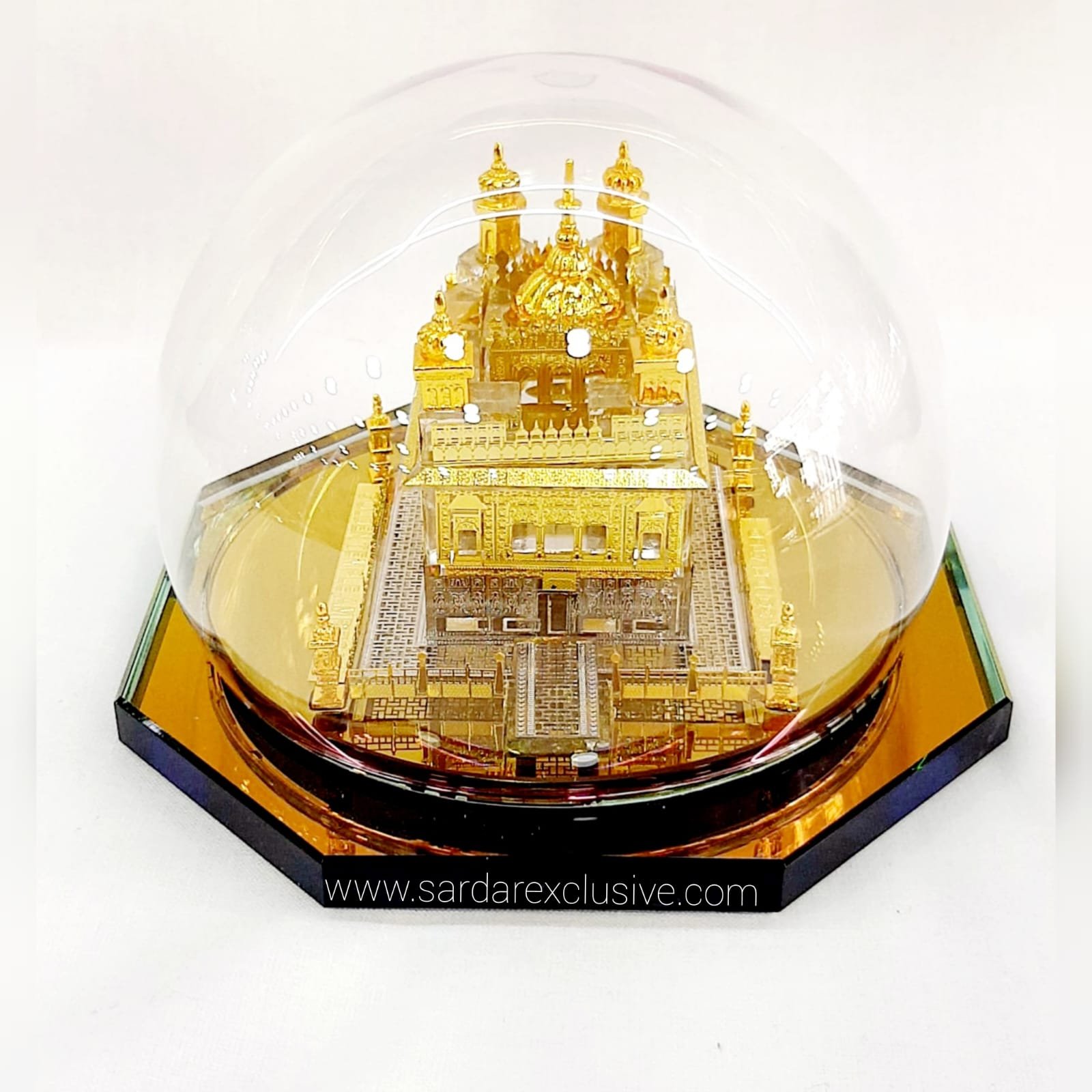 Amazon.com: 4OUR FAITH 3D Illusion Golden Temple with LED Light USB Cable |  Mandir Gold | Amritsar 3D Temple for Gift/Home Décor/Office (The Heavenly  Harmandir Sahib) – (4.75”x2.50”x6.25”) – Pack of 1 :